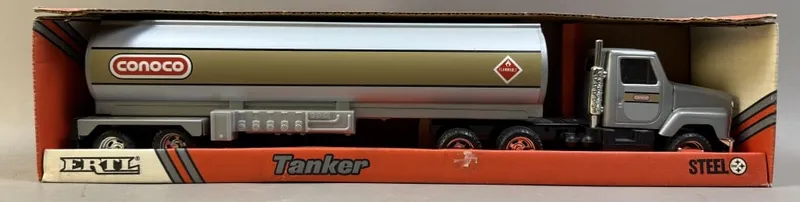 Ertl Conoco Gasoline Truck Tanker #3163 NOS w/ Box from auction in Jackson, Michigan — image 36