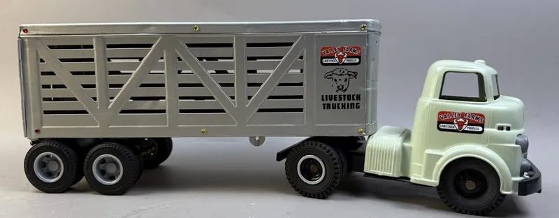 Valley Farms Livestock Produce Hauler w/ Dodge Cab from auction in Jackson, Michigan — image 40