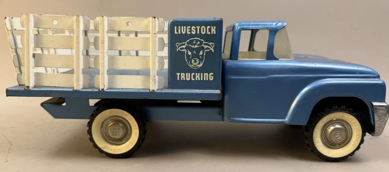 Structo Pressed Steel Livestock Trucking Toy Truck from auction in Jackson, Michigan — image 42