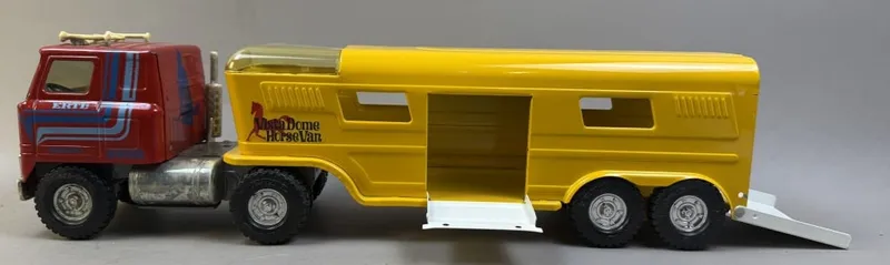 Ertl Transtar Vista Dome Horse Van Truck Trailer from auction in Jackson, Michigan — image 47