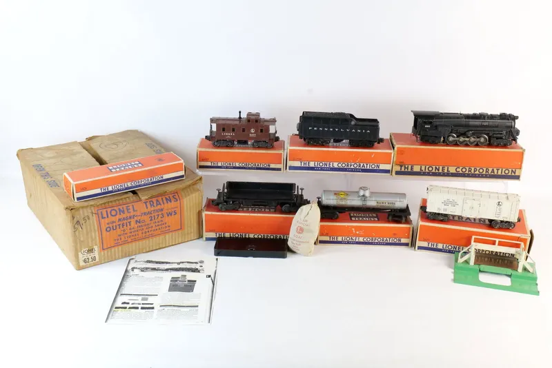 Vintage 1951 Lionel Postwar O - Gauge Train Set from auction in Williamstown, New Jersey — image 6