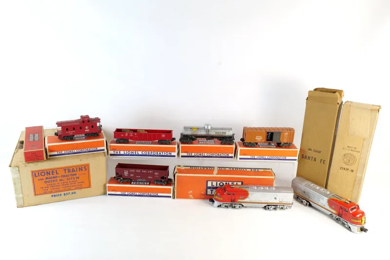 Vintage 1950 Lionel Postwar O - Guage Train Set from auction in Williamstown, New Jersey — image 7