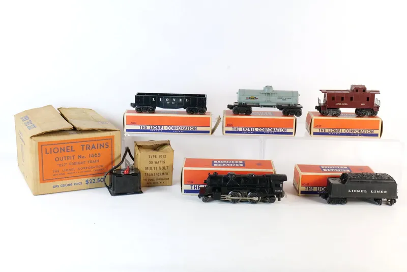 Vintage 1952 Lionel Postwar O - Gauge Train Set from auction in Williamstown, New Jersey — image 9