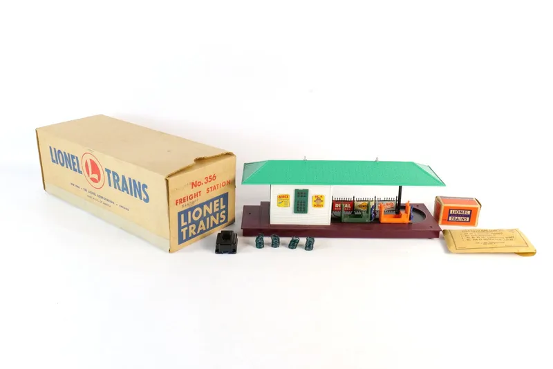 Vintage Postwar Lionel No. 356 Automatic Freight Station from auction in Williamstown, New Jersey — image 11