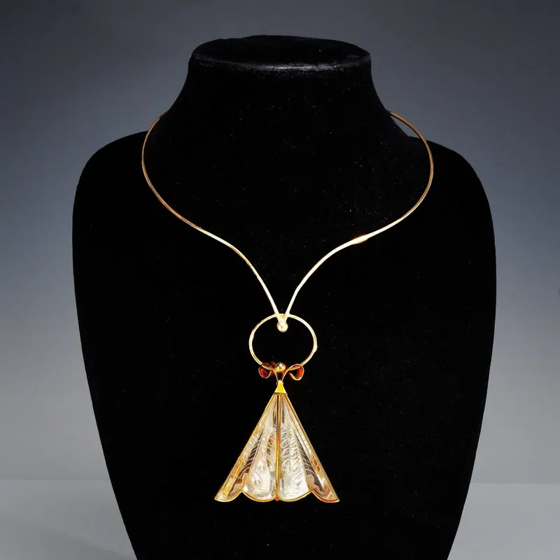 Steuben 18K Gold and Engraved Crystal Triangular Moth Pendant Necklace with Box from auction in Hollywood, Florida — image 4