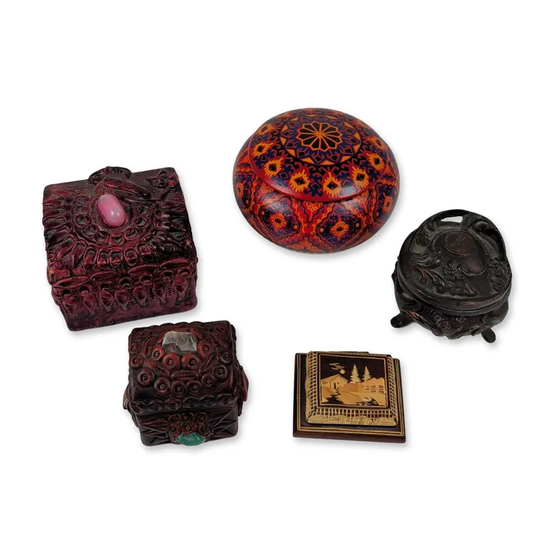 5pc Collection of Assorted Miniature Decorative Containers from auction in Hollywood, Florida — image 39