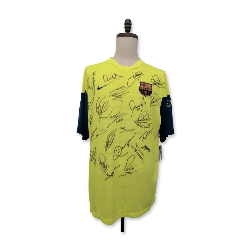 FC Barcelona Signed 2010-11 Squad Training Soccer Jersey from auction in Hollywood, Florida — image 33