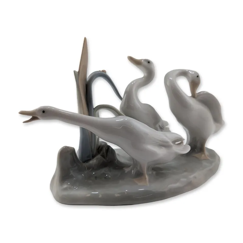 Lladro Spanish Glazed Porcelain Geese Group 01004549 from auction in Hollywood, Florida — image 37