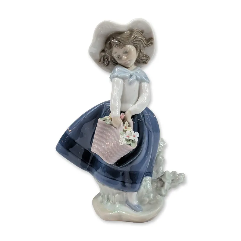 Lladro Porcelain Figurine Pretty Pickings from auction in Hollywood, Florida — image 15