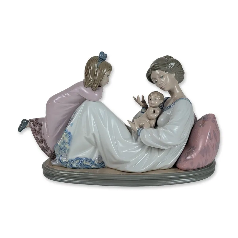 Lladro Wonderful World Glazed Porcelain Figurine 1606 from auction in Hollywood, Florida — image 38