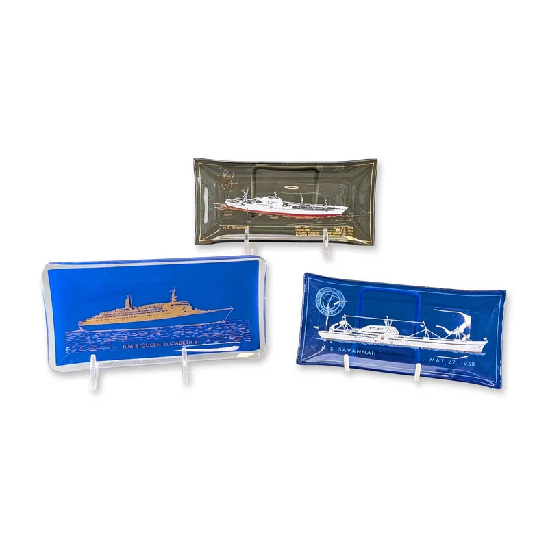 3pc Mid-Century Ocean Liner Bent Glass Souvenir Trays, Queen Elizabeth 2 & NS Savannah from auction in Hollywood, Florida — image 9