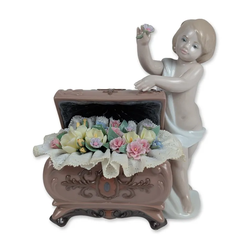 Lladro Petals of Hope Porcelain Figurine 6701 from auction in Hollywood, Florida — image 38