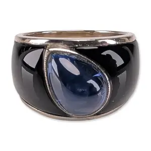 18K White Gold 4.50ct Blue Sapphire and Onyx Ring
