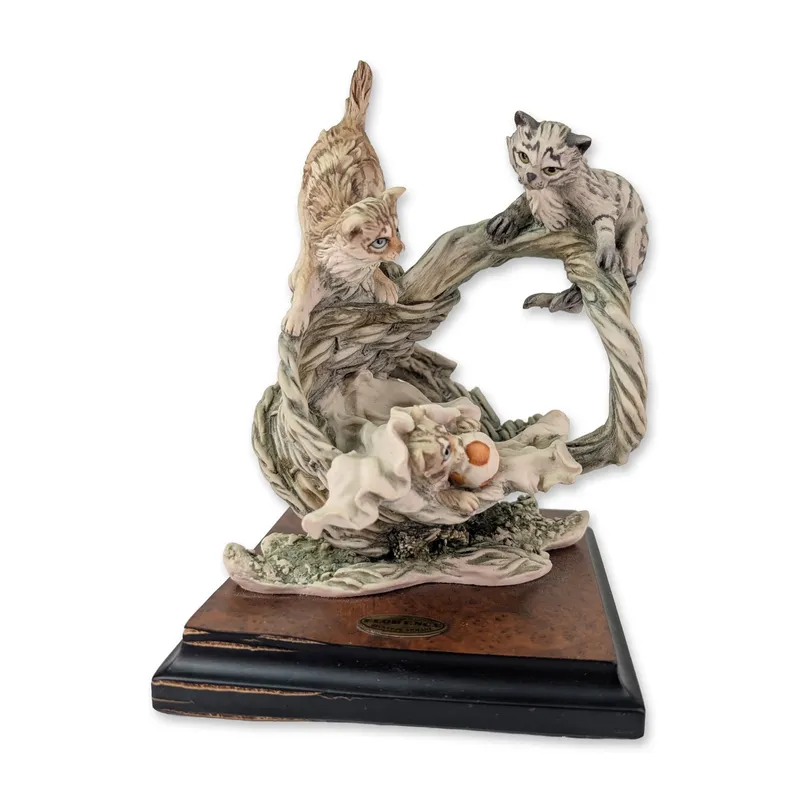 Giuseppe Armani Basket of Fun Cold-Cast Porcelain Kitten Figurine 0729S from auction in Hollywood, Florida — image 44