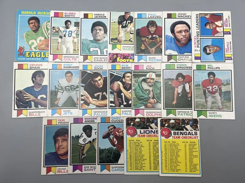 (19) 1970s Topps Football Cards - Varying Conditions from auction in Greenville, Ohio — image 16
