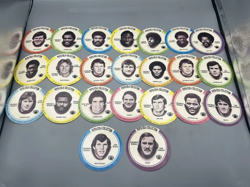 (20+) 1976 Pepsi-Cola Football Stars Discs - Varying Conditions from auction in Greenville, Ohio — image 19