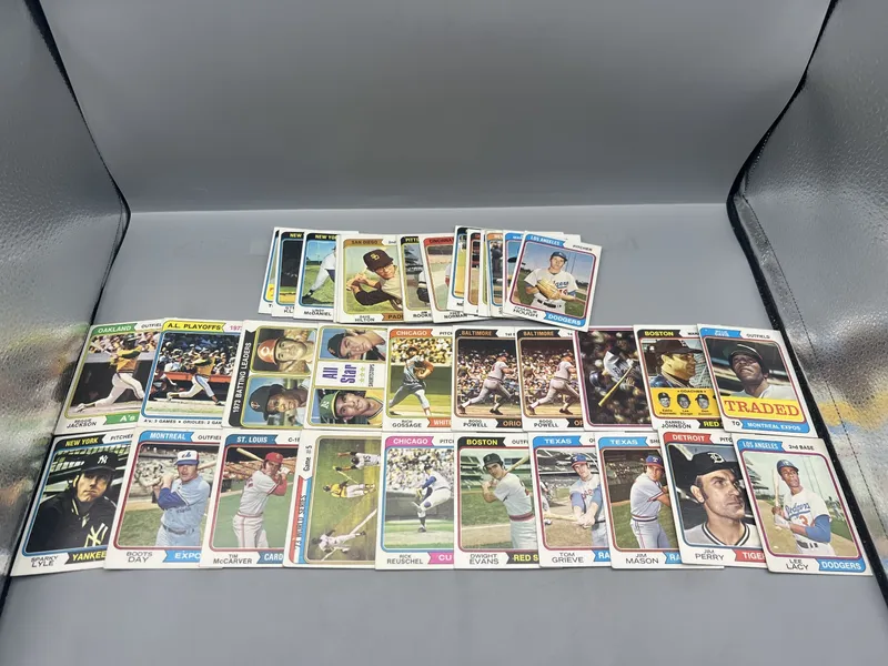 (40+) 1974 Topps Baseball Cards W/ Some Stars - Varying Conditions from auction in Greenville, Ohio — image 28
