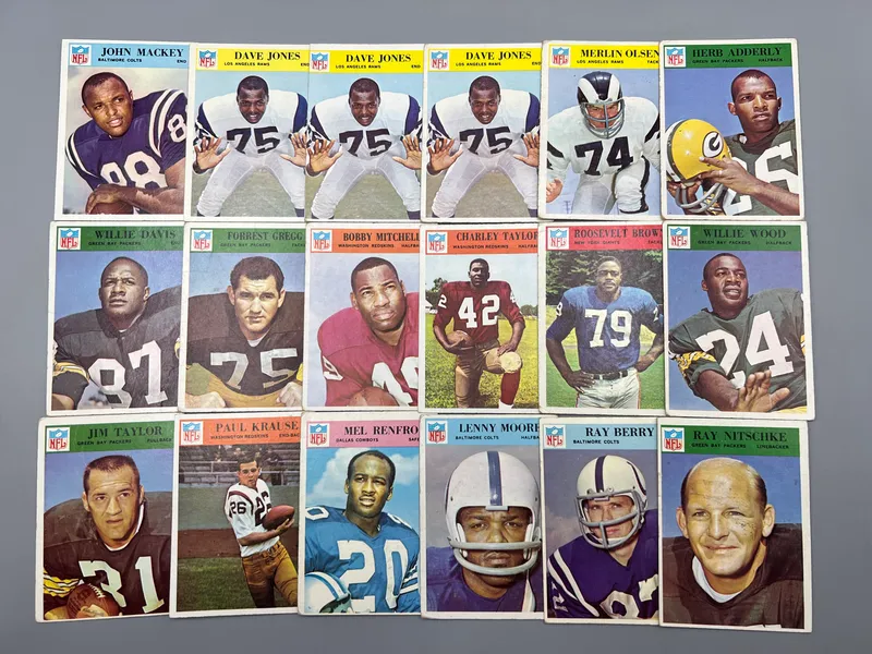 (18) 1966 Philadelphia Football Star Player Cards - Varying Conditions - Deacon Jones, Lenny Moore, Ray Berry from auction in Greenville, Ohio — image 18