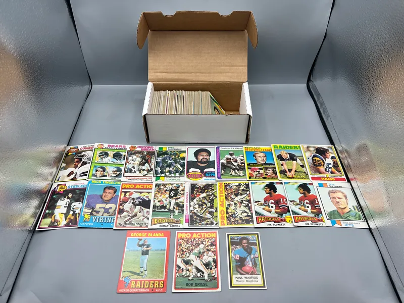 Large Box of Assorted 1970s Football Cards W/ Some Stars - Varying Conditions from auction in Greenville, Ohio — image 3