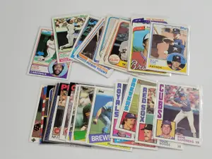 Lot of (30) Vintage Superstar / Hall of Fame Baseball Cards