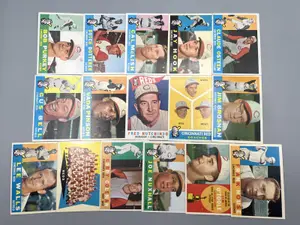 (Lot Of 16) 1960 Topps - Cincinnati Reds W/ Team Card , Coaches - Joe Nuxhall, Vada Pinson, Gus Bell - Sharp !