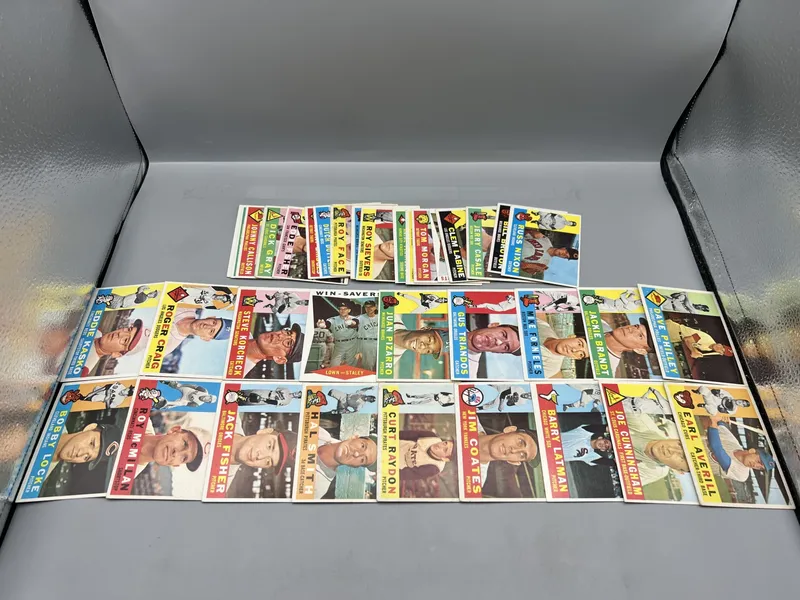 (35+) 1960 Topps Baseball Cards - Varying Conditions from auction in Greenville, Ohio — image 6