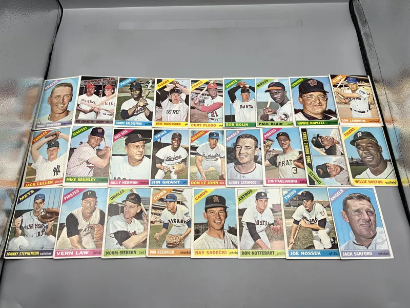 (25+) 1966 Topps Baseball Cards - Varying Conditions from auction in Greenville, Ohio — image 18