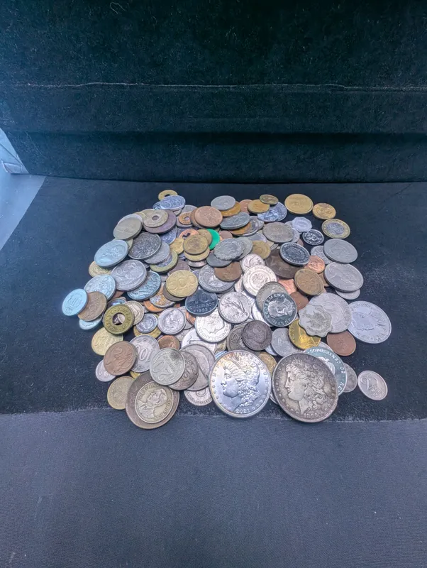 2 Pounds of Assorted World Coins & Tokens From Many Different Countries. from auction in Greenville, Ohio — image 20