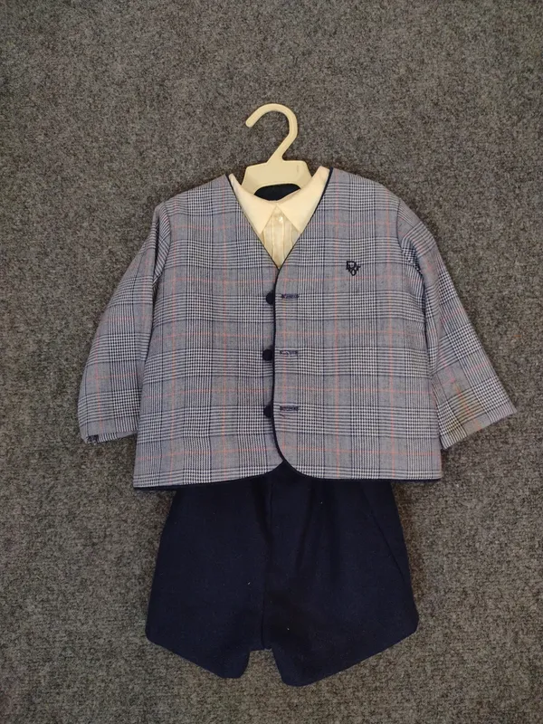 Christian Dior Enfant "Baby Dior" Plaid Suit Outfit from auction in Harrisburg, Pennsylvania — image 29