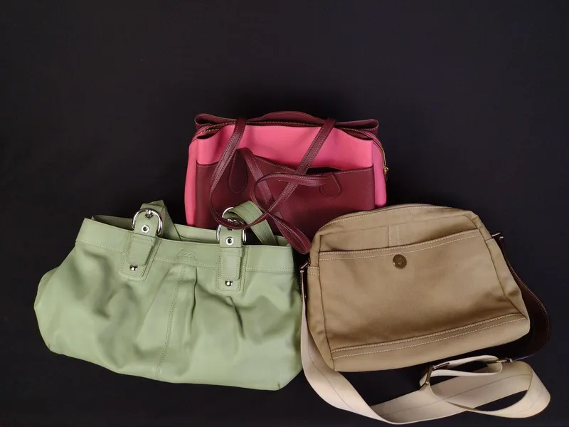 3 Coach Purses from auction in Harrisburg, Pennsylvania — image 19