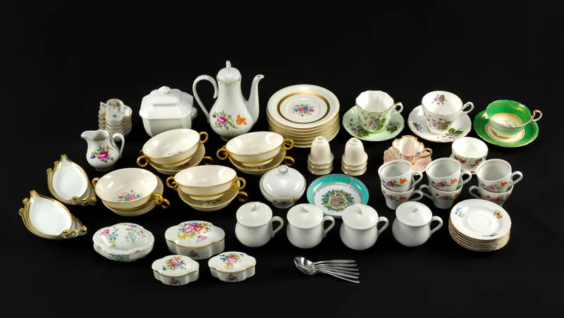 Porcelain Tableware from auction in Harrisburg, Pennsylvania — image 41