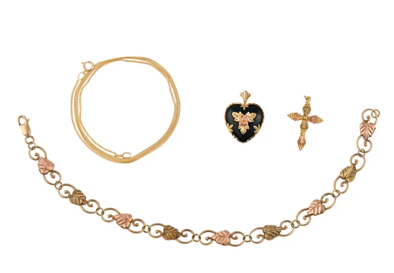 10K Gold Jewelry Incl. Pendants, Bracelet, and Necklace from auction in Harrisburg, Pennsylvania — image 29