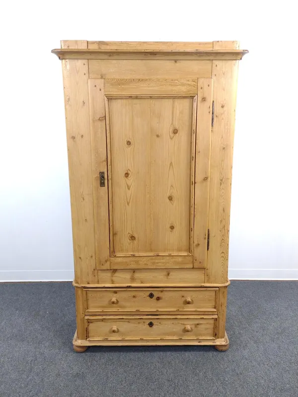Barker Bros Wardrobe from auction in Harrisburg, Pennsylvania — image 28