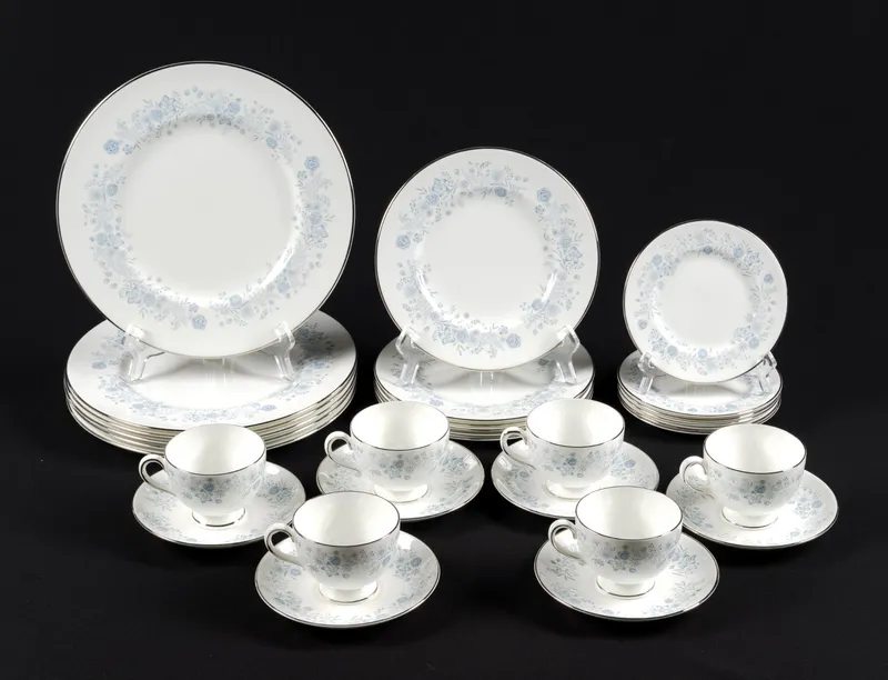 Wedgwood "Belle Fleur" Partial Dinner Service from auction in Harrisburg, Pennsylvania — image 10