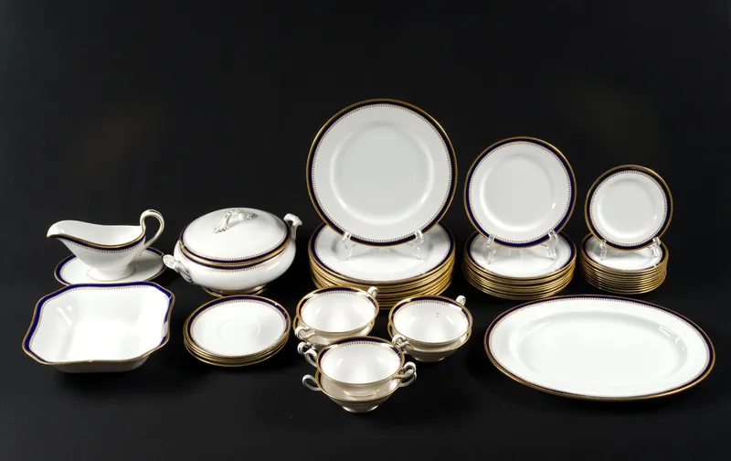 46 Pcs Spode Knightsbridge Cobalt Porcelain Dinner Service from auction in Harrisburg, Pennsylvania — image 15