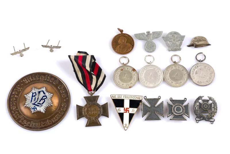 German WWI & WW2 Awards & Pins from auction in Harrisburg, Pennsylvania — image 36