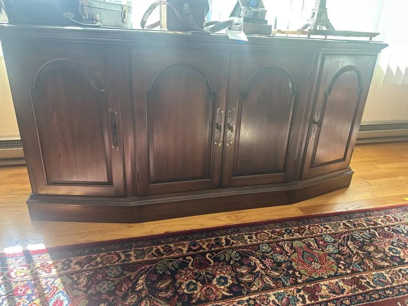 Four-Door Wood Credenza from auction in Clifford , Pennsylvania — image 8