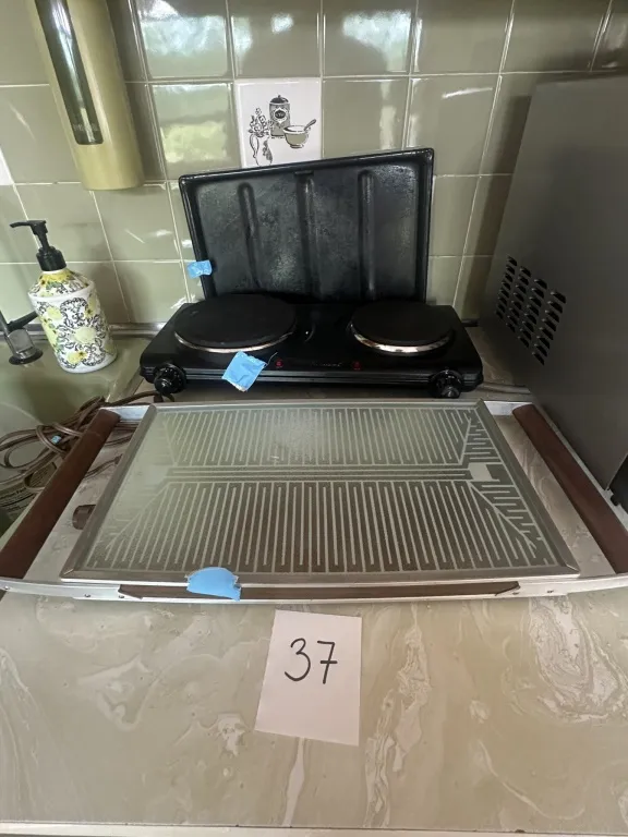 Dual Burner Hot Plate and Electric Warming Tray from auction in Clifford , Pennsylvania — image 40