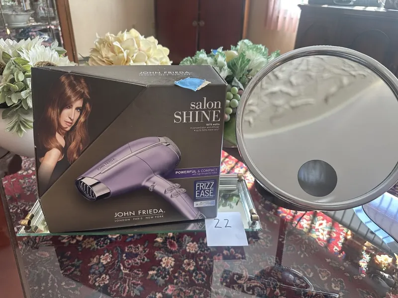 John Frieda Hair Dryer & Lighted Vanity Mirror Lot from auction in Clifford , Pennsylvania — image 22