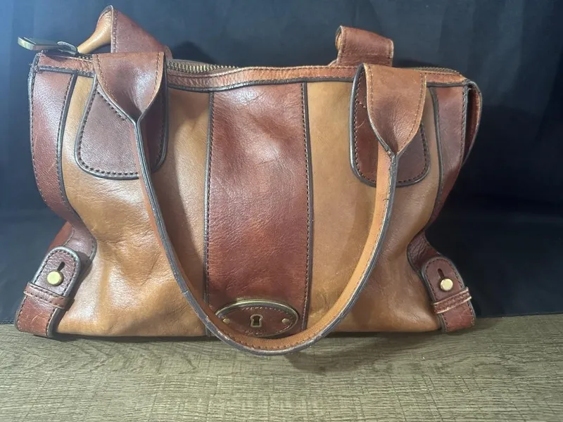 Fossil Vintage Reissue Satchel from auction in Clifford , Pennsylvania — image 4