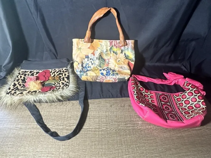 Three Floral Purses from auction in Clifford , Pennsylvania — image 11