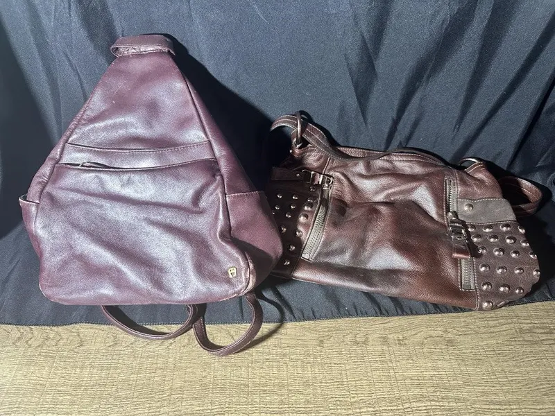 Two Leather Purses from auction in Clifford , Pennsylvania — image 10
