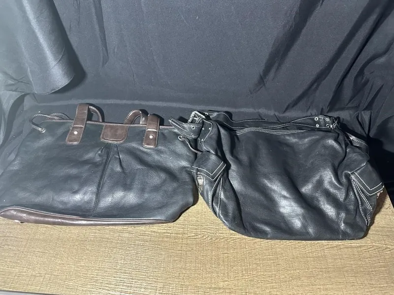 2 Black Leather Shoulder Bags from auction in Clifford , Pennsylvania — image 17