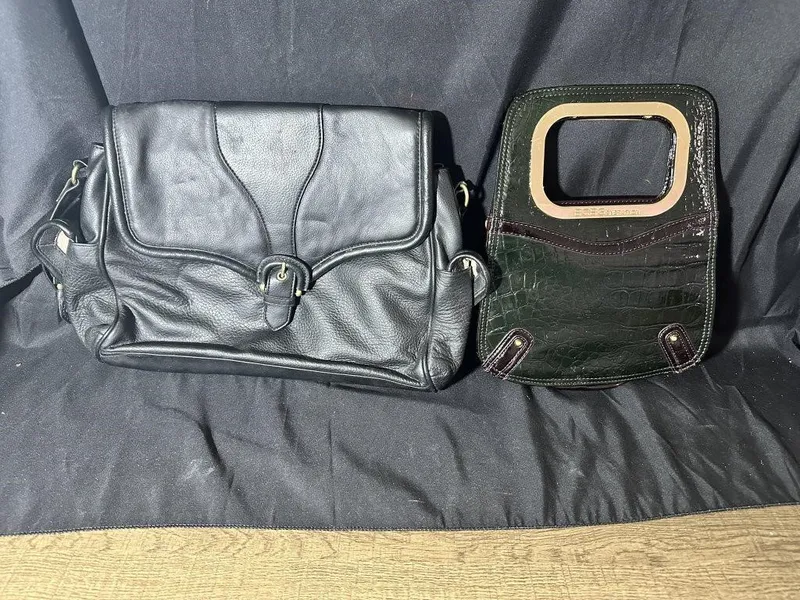2 Purses from auction in Clifford , Pennsylvania — image 18