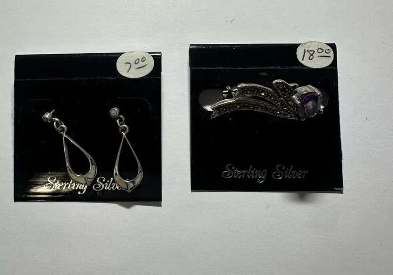 Coordinating NOS Earrings and Brooch from auction in Clifford , Pennsylvania — image 36