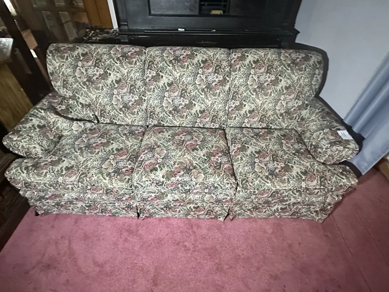 Floral Upholstered Sofa 3-cushion floral upholstered sofa. Measures approx. 85" long from auction in Clifford , Pennsylvania — image 8