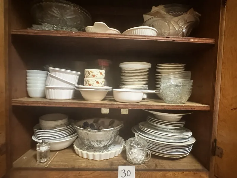 Pickers Rights of Cabinet from auction in Clifford , Pennsylvania — image 30