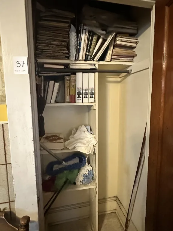 Pickers Rights Kitchen Closet from auction in Clifford , Pennsylvania — image 35