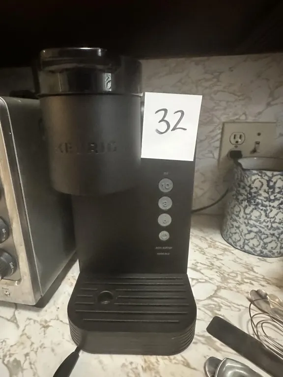 Keurig Single Serve Coffee Maker from auction in Clifford , Pennsylvania — image 32