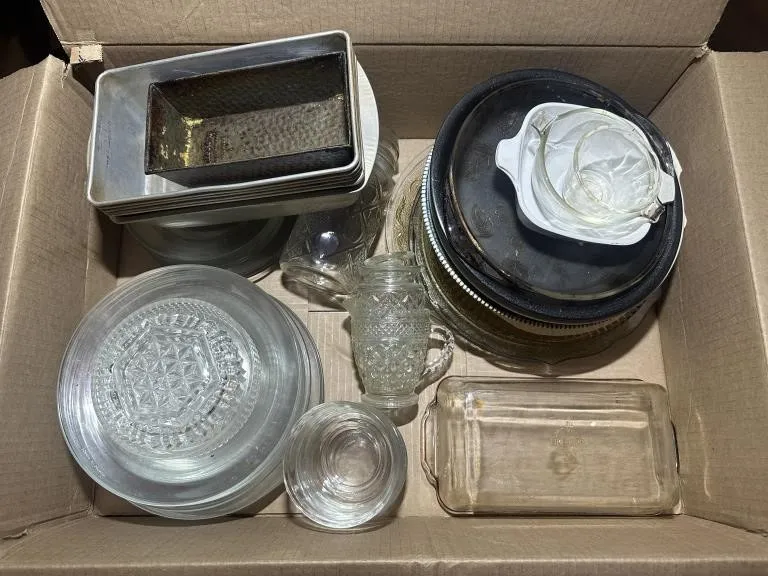 Kitchenware, Baking Pans & Glassware from auction in Clifford , Pennsylvania — image 28